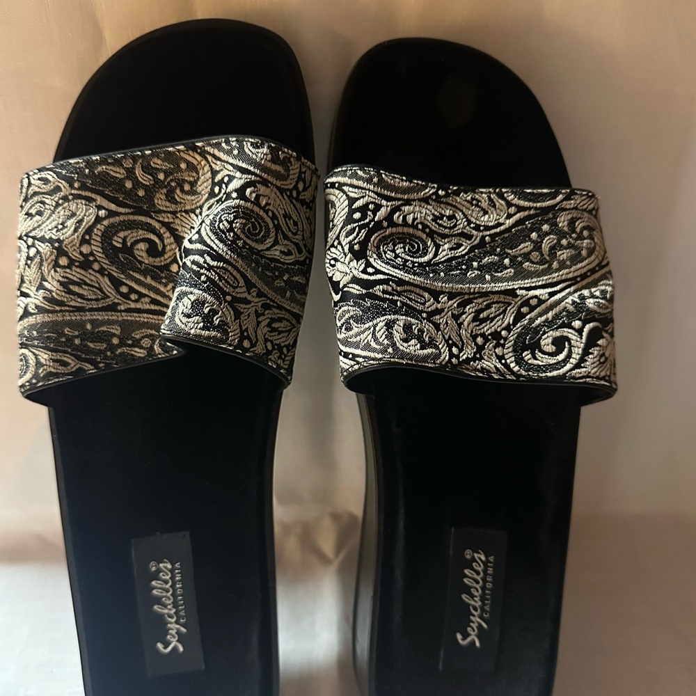 Seychelles black and beige slide sandals